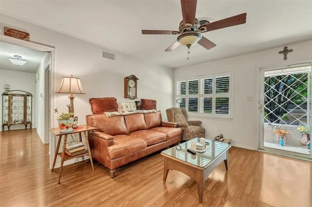 Photo of 1325 Royal Oaks Drive