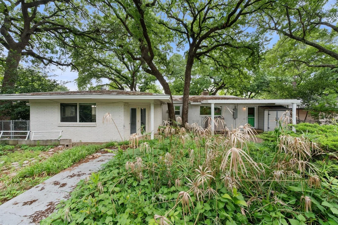 Photo of 1209 W Lilly Lane