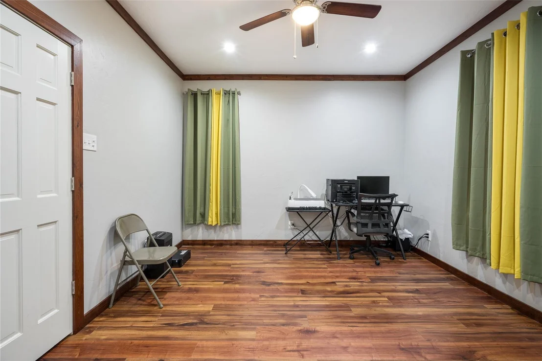 Photo of 207 Shadowwood Trail
