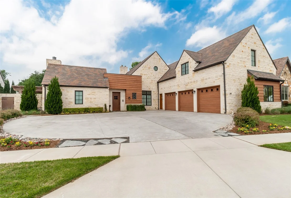 Photo of 341 Devon Drive