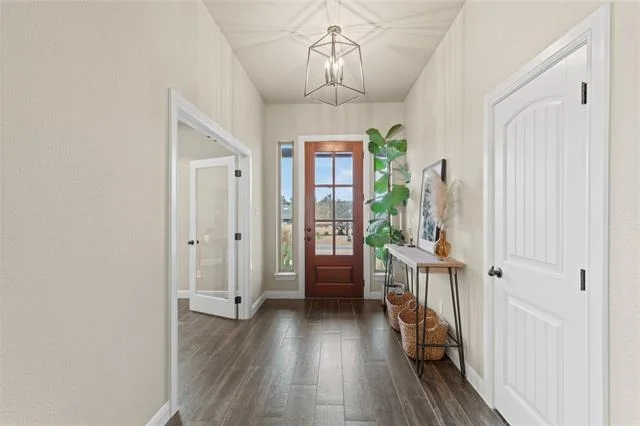 Photo of 916 Silverleaf Drive