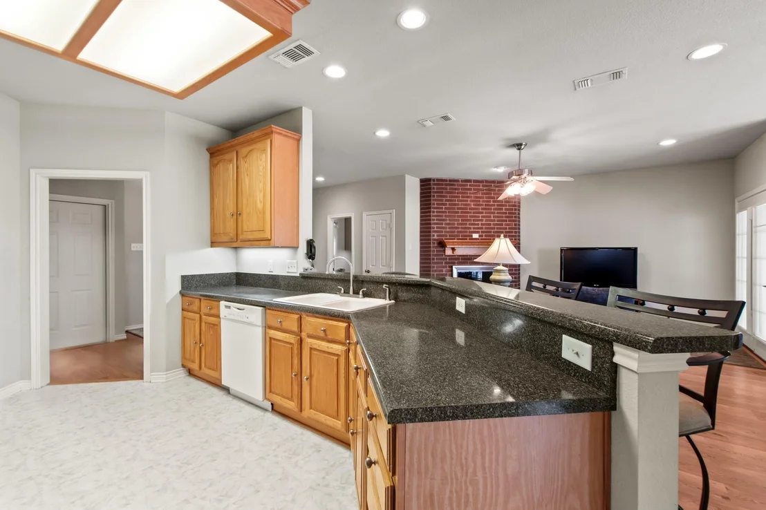 Photo of 1237 Beachview
