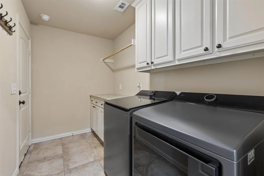 Photo of 8106 Woodside Road