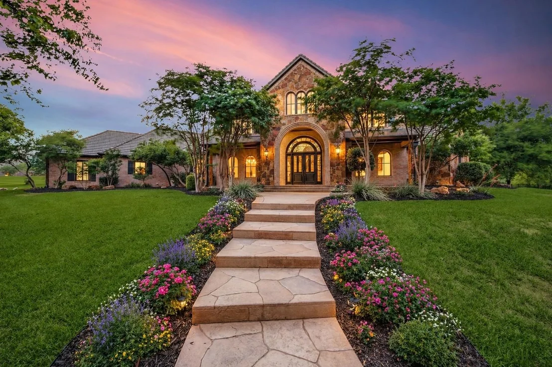 Photo of 2626 Twelve Oaks Lane