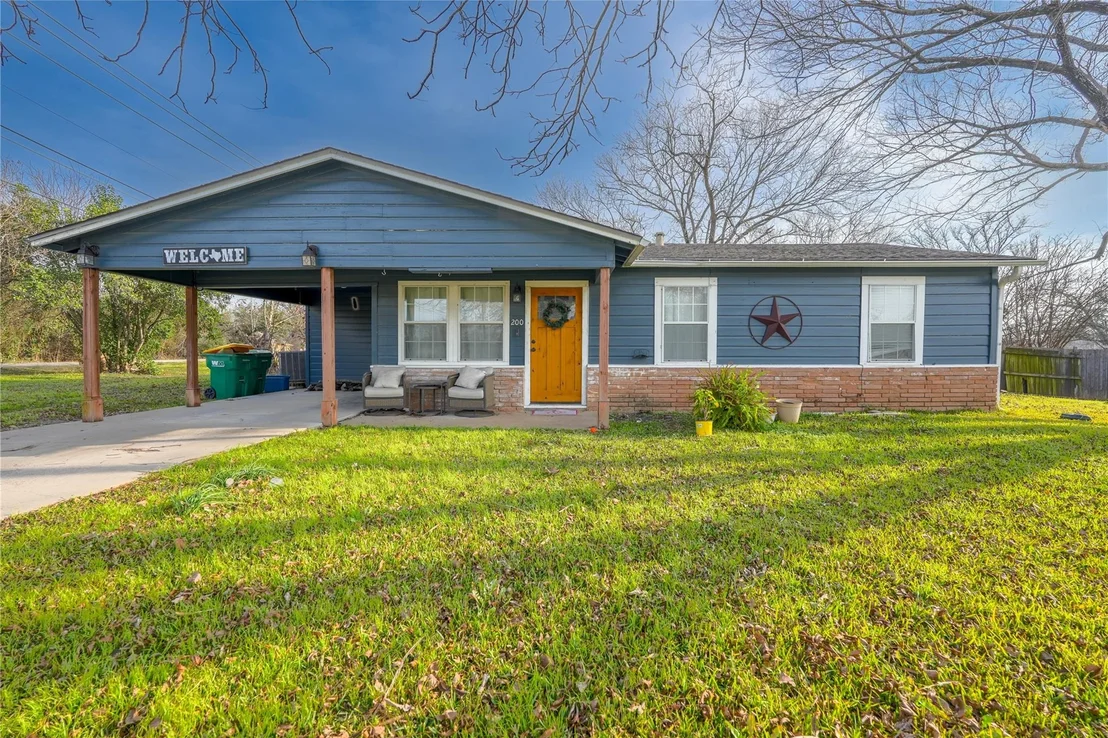 Photo of 200 W Greenbriar Street