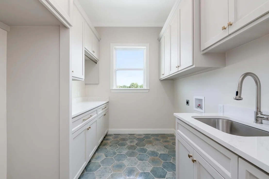 Photo of 8005 Bee Cave Road