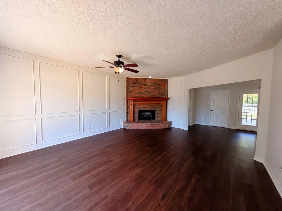 Photo of 2405 Waterloo Lane