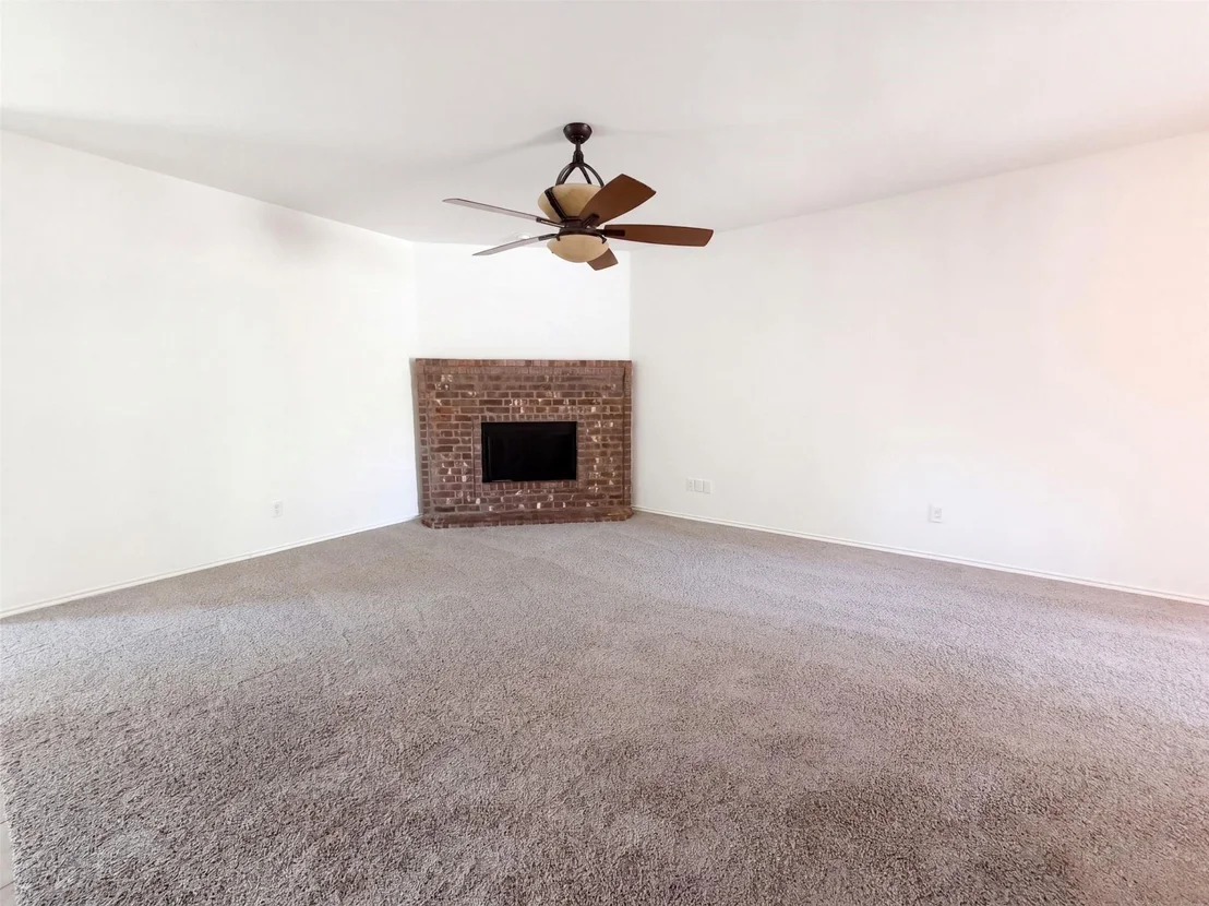 Photo of 905 Acacia Drive
