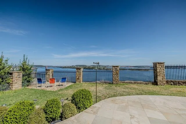 Photo of 140 Oyster Bay