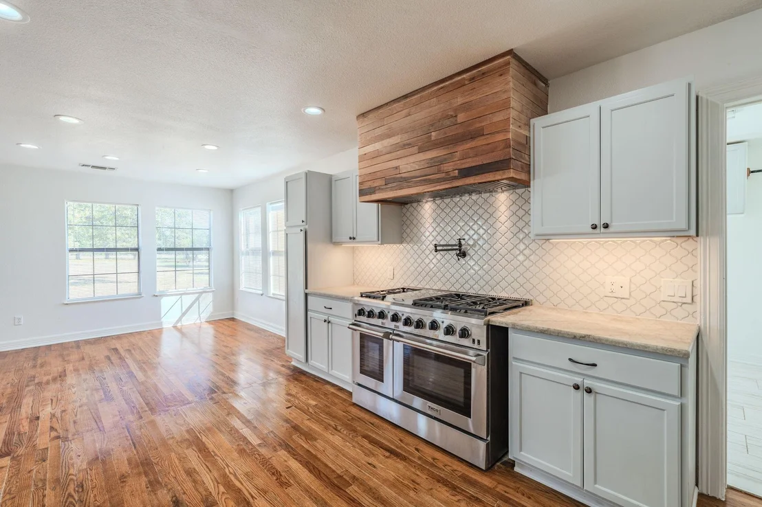 Photo of 688 Private Road 1152