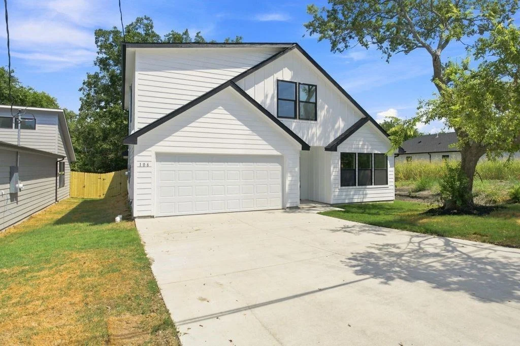 Photo of 106 E Miller