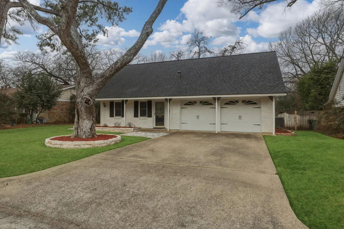 Photo of 806 Waggoner Drive