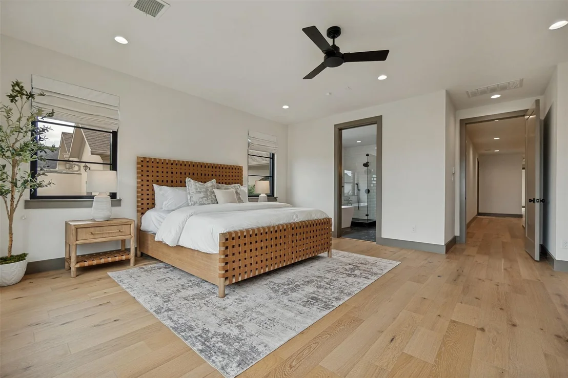 Photo of 3716 W Beverly Drive
