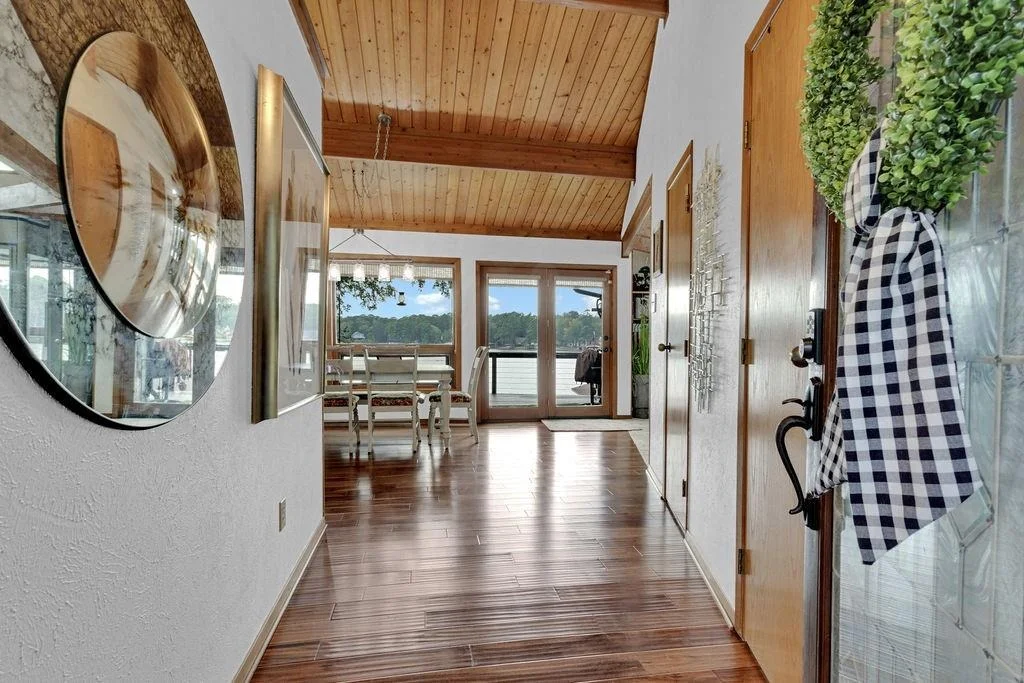 Photo of 334 Hideaway Lane Central
