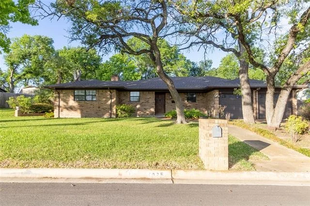 Photo of 3065 Summit Drive