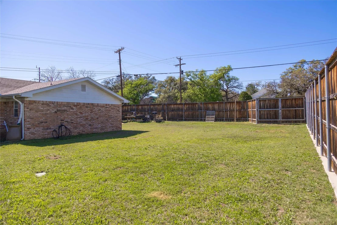 Photo of 1600 Shaw Drive