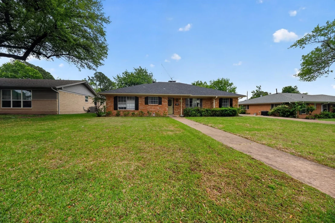 Photo of 1616 W Shields Drive