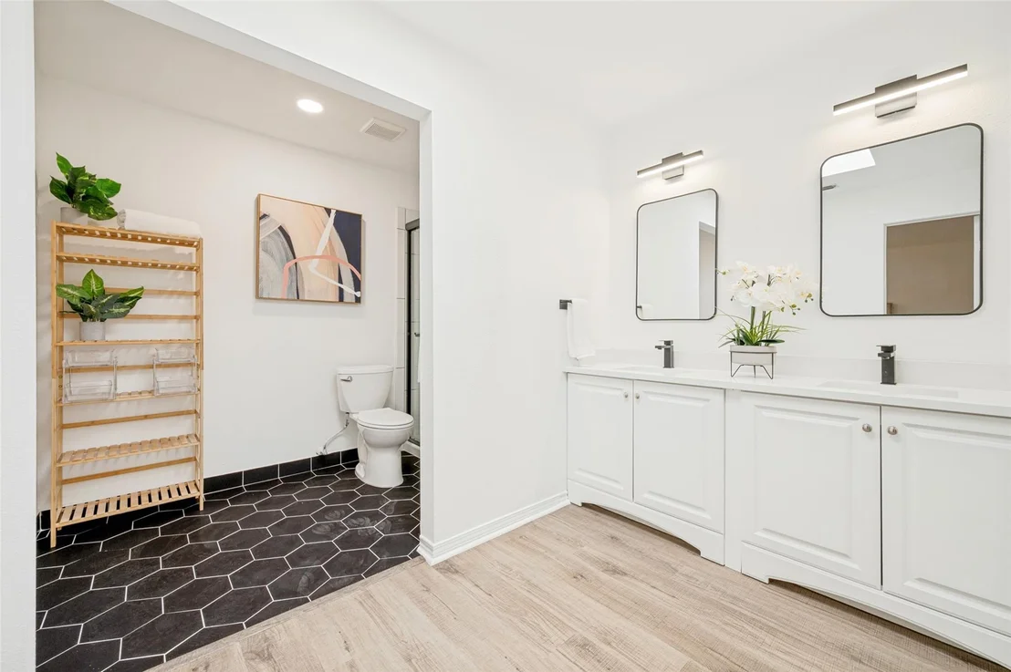 Photo of 5012 Hatherly Drive