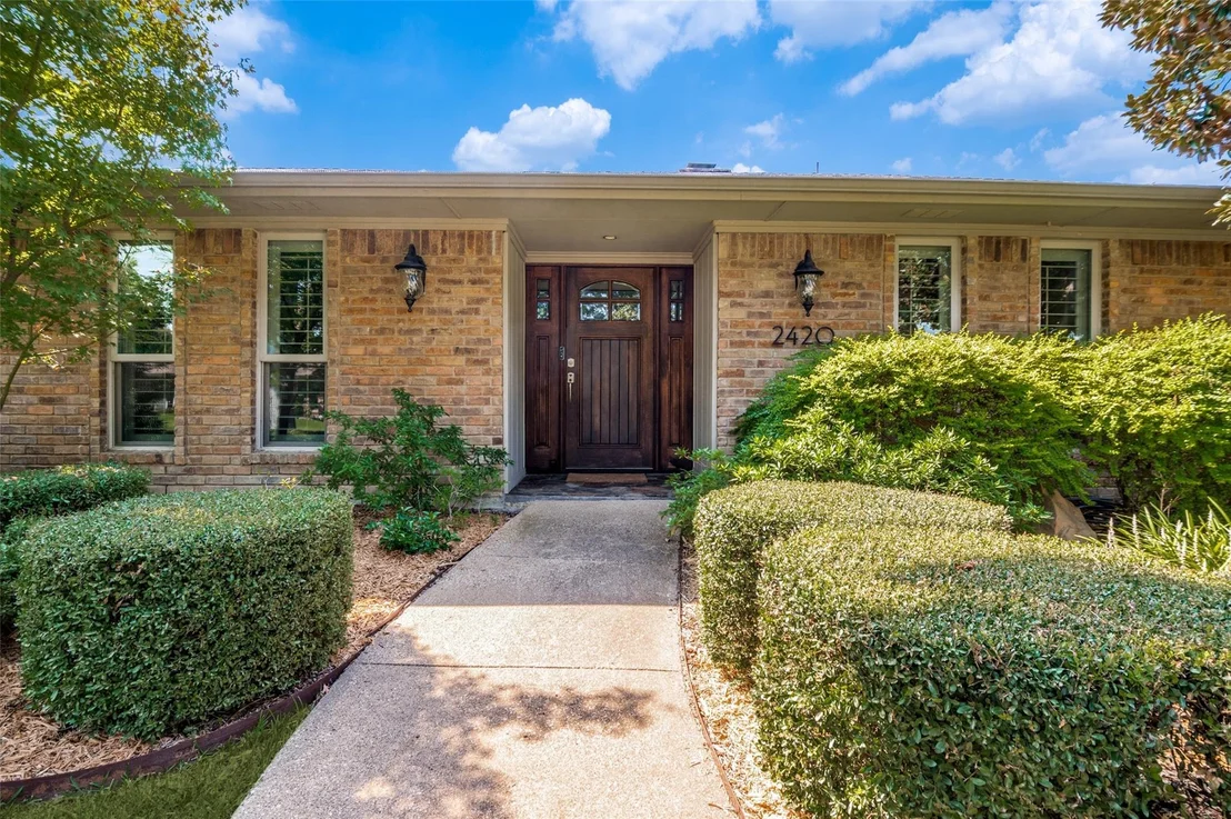 Photo of 2420 Windsor Place