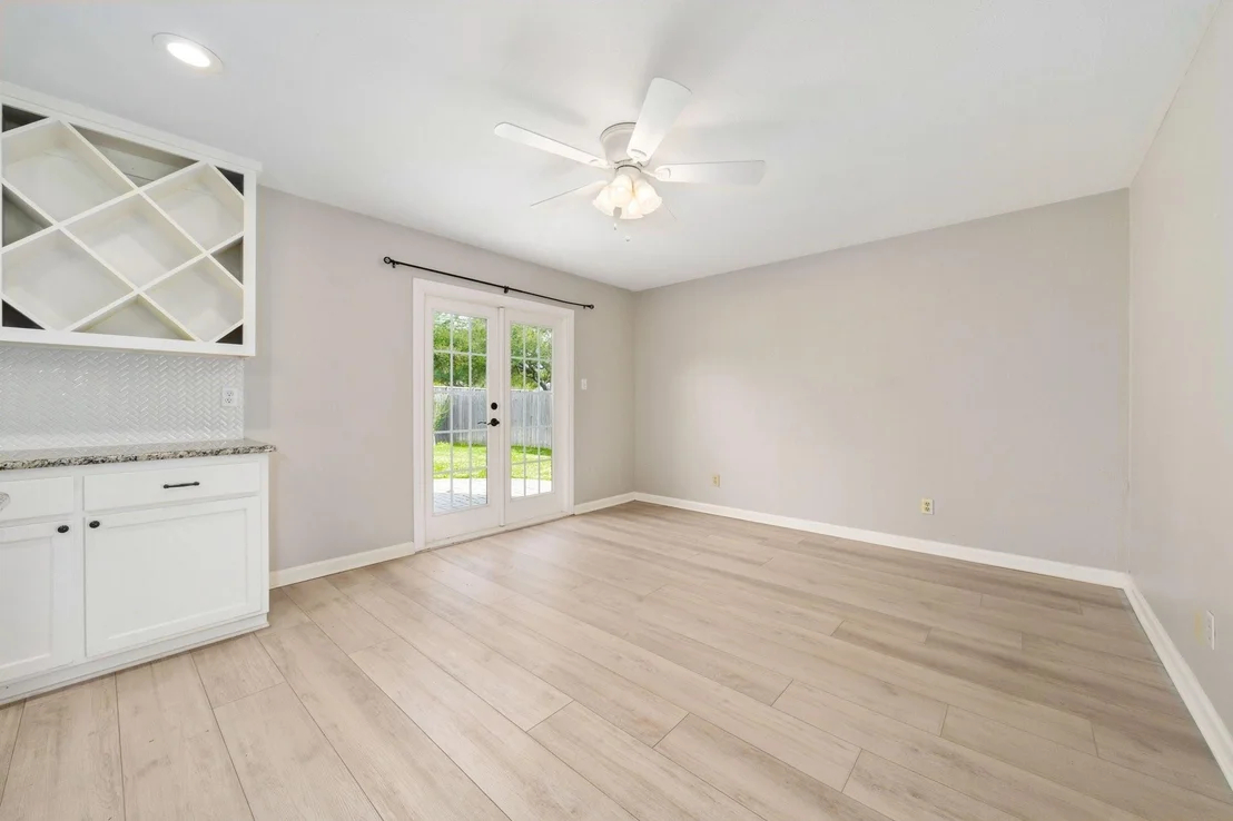 Photo of 413 Sandy Knoll Drive