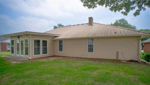 Photo of 812 Crestline Drive