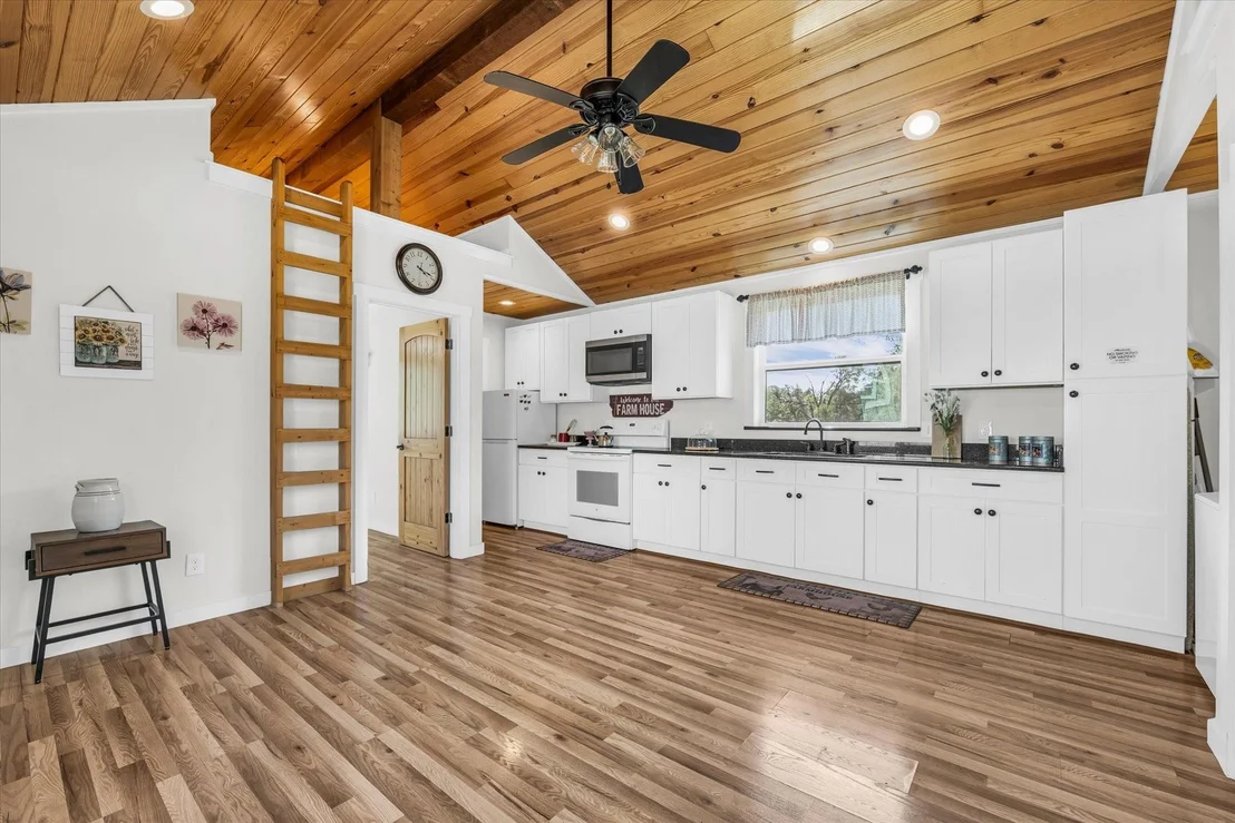 Photo of 348 Barker Lane