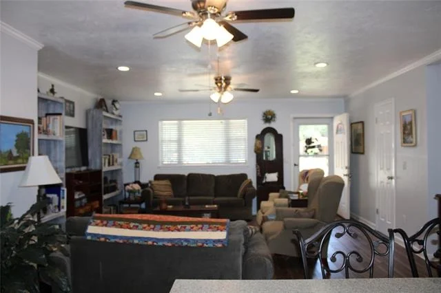 Photo of 208 PARK DR