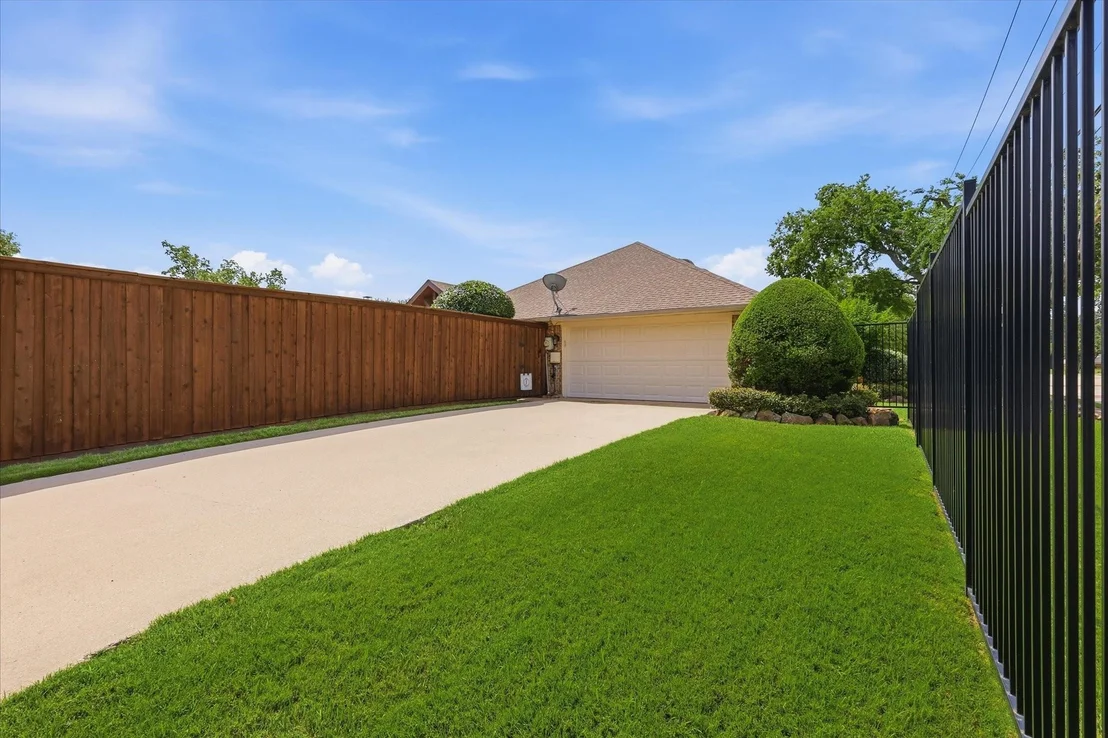 Photo of 600 Quail Lane