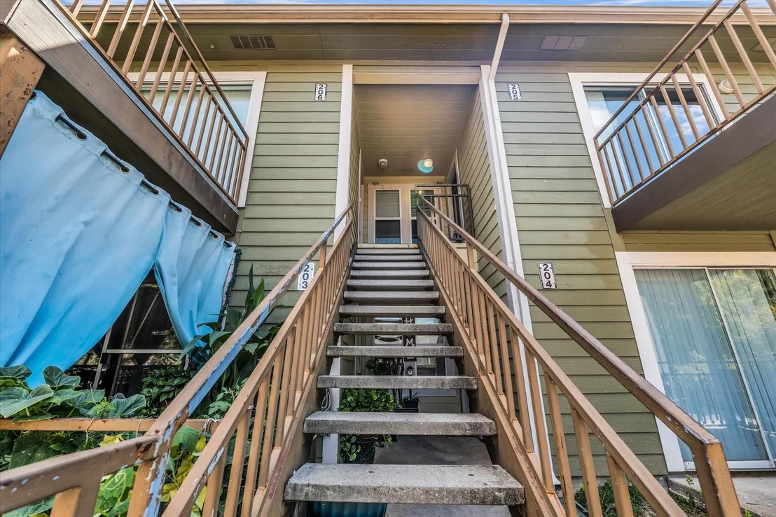 Photo of Unit 206 at 1500 Lake Shore Drive