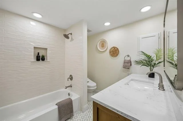 Photo of 1601 Kingspoint Drive
