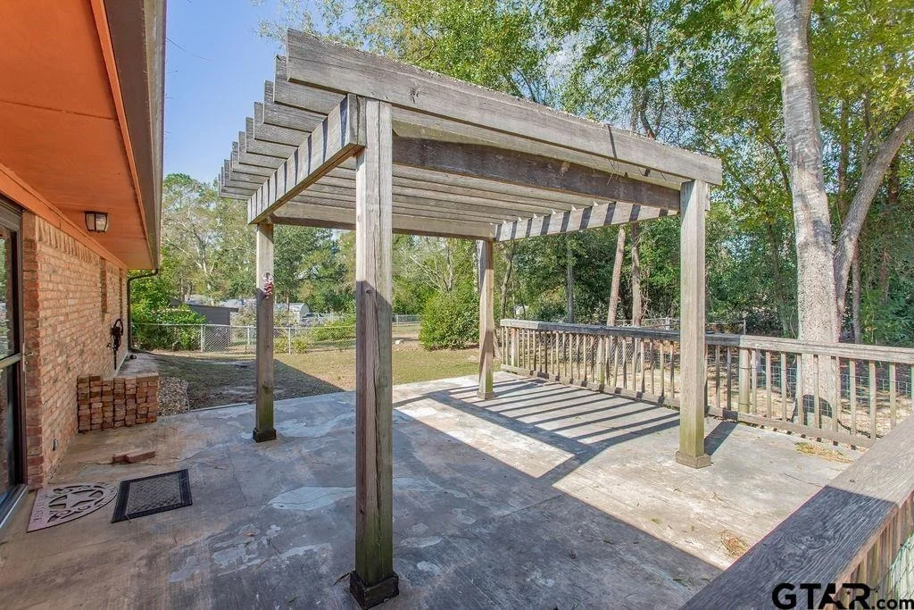 Photo of 213 Treetop Lane