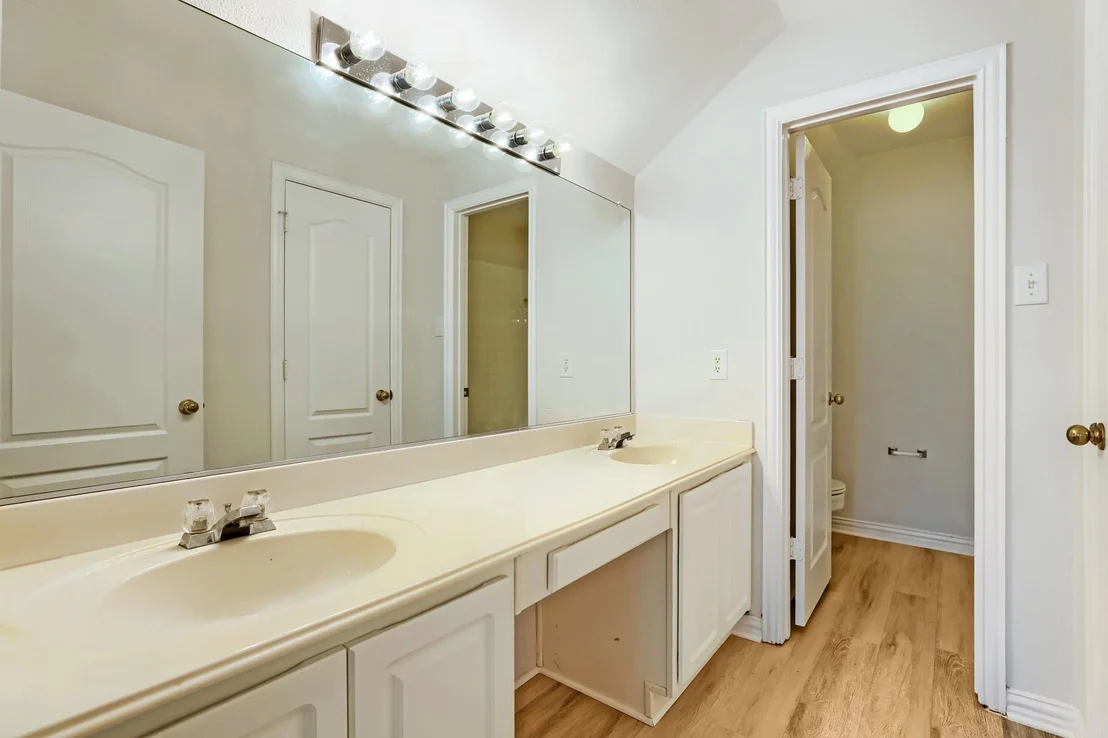 Photo of 2066 Fair Oaks Circle