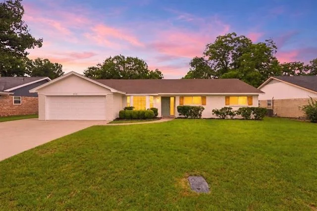 Photo of 2112 Stonegate Drive N