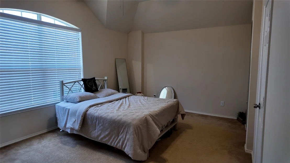 Photo of 421 Roundrock Lane