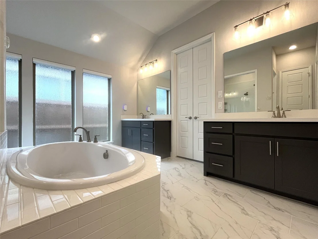Photo of 2834 Midlake Drive