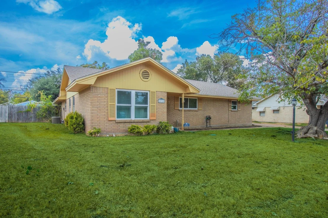 Photo of 5719 Stratford Drive