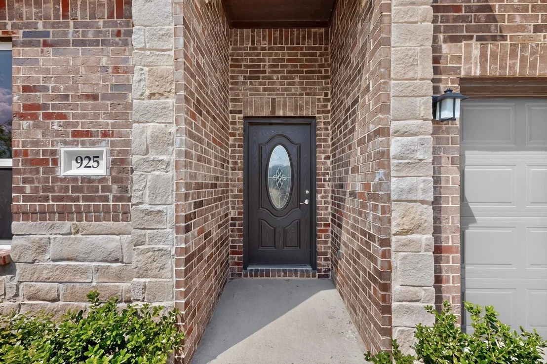 Photo of 925 Genesis Road