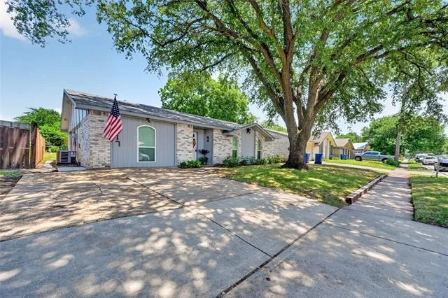 Photo of 5917 Maple Lane