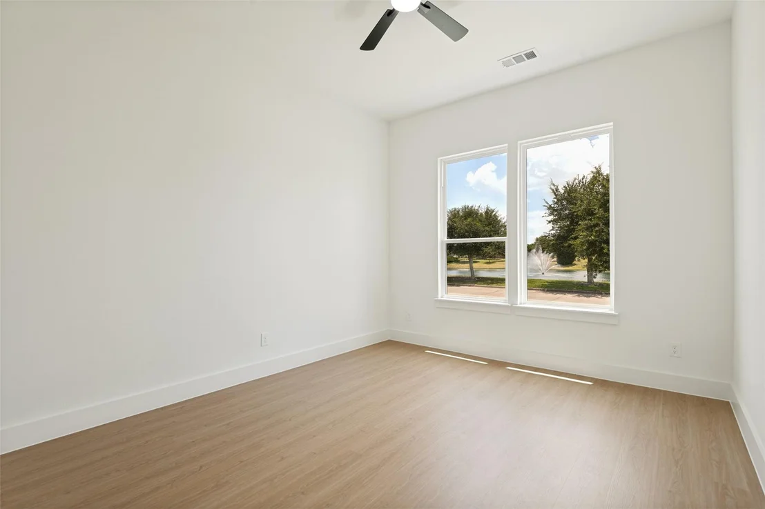Photo of 1104 Devonshire Drive N