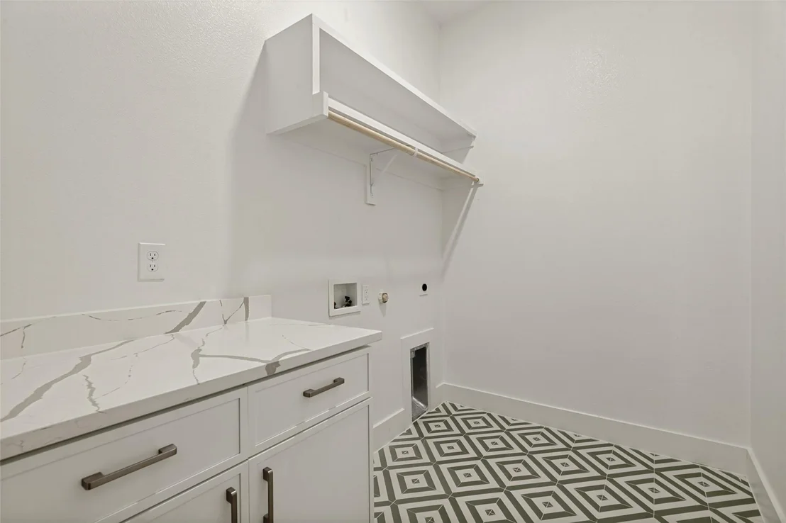 Photo of 1104 Devonshire Drive N