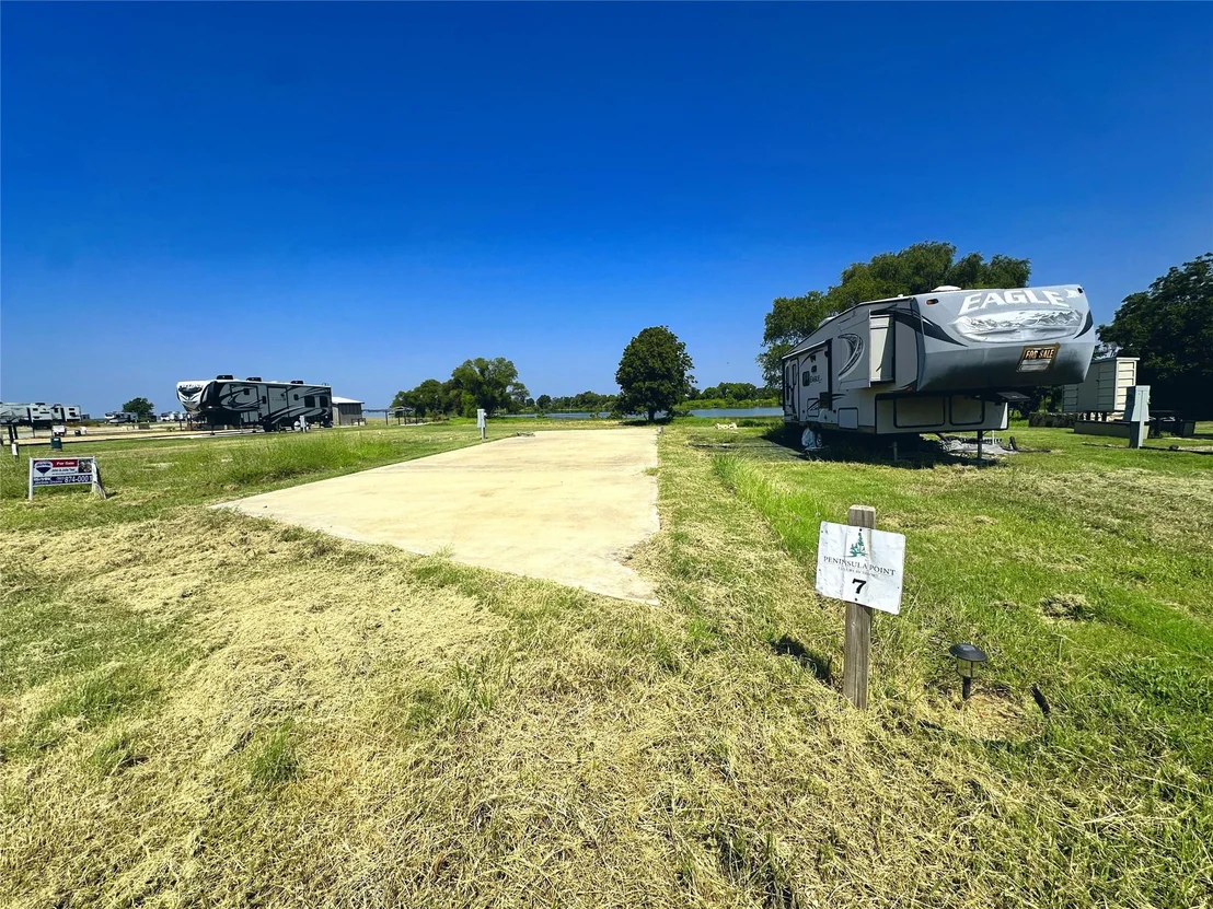 Photo of 5086 Waterfront Road