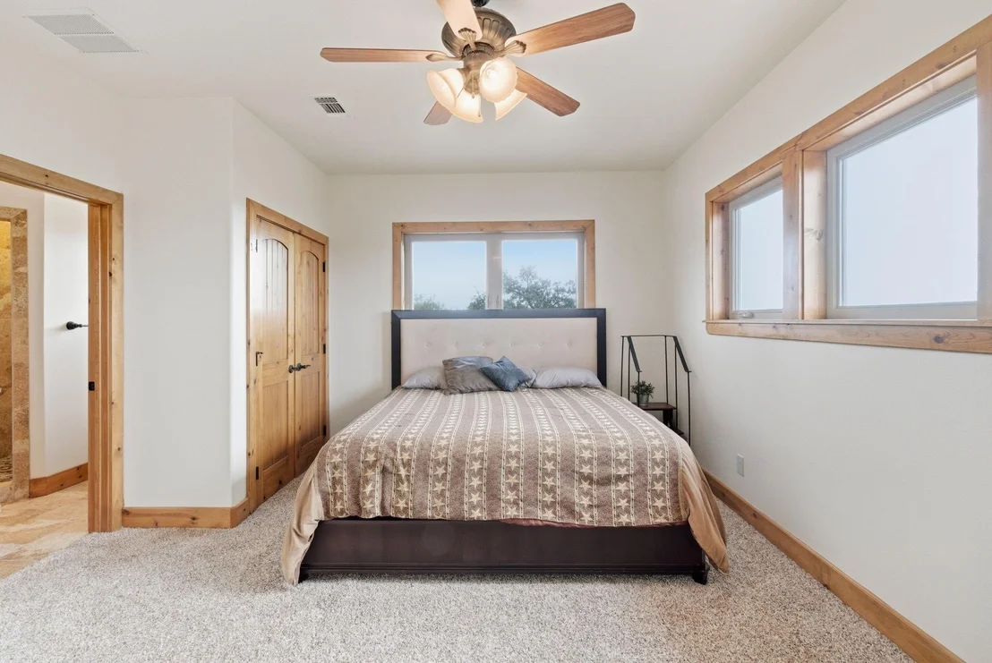 Photo of 735 Gresham Lane