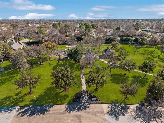 Photo of 1306 Travis Circle N