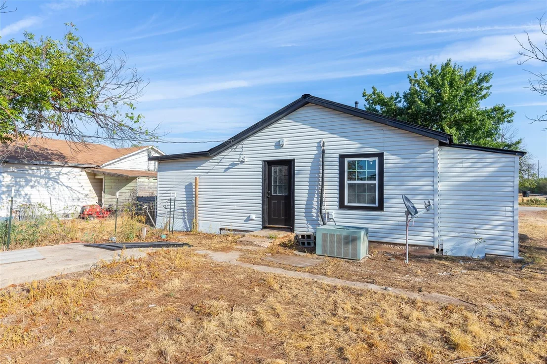 Photo of 909 Lane Avenue