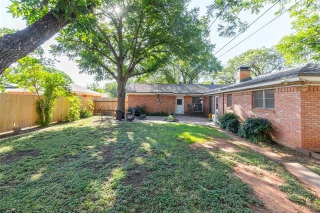 Photo of 2310 Crescent Drive