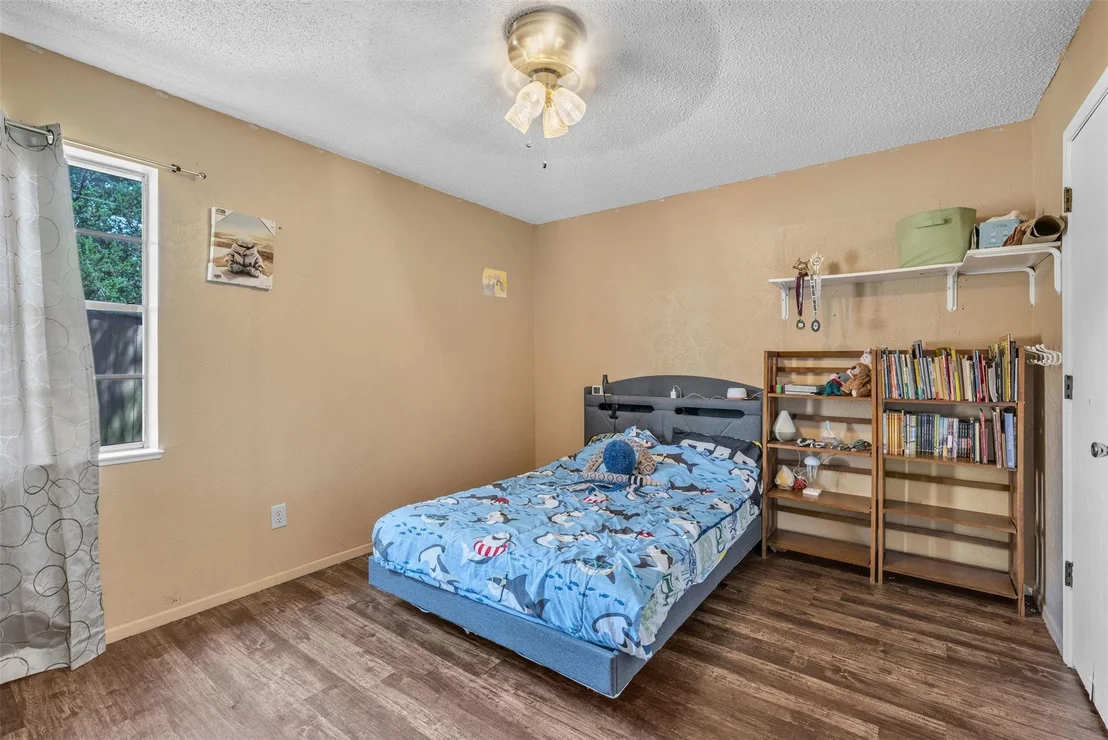 Photo of 190 Crowfoot Lane