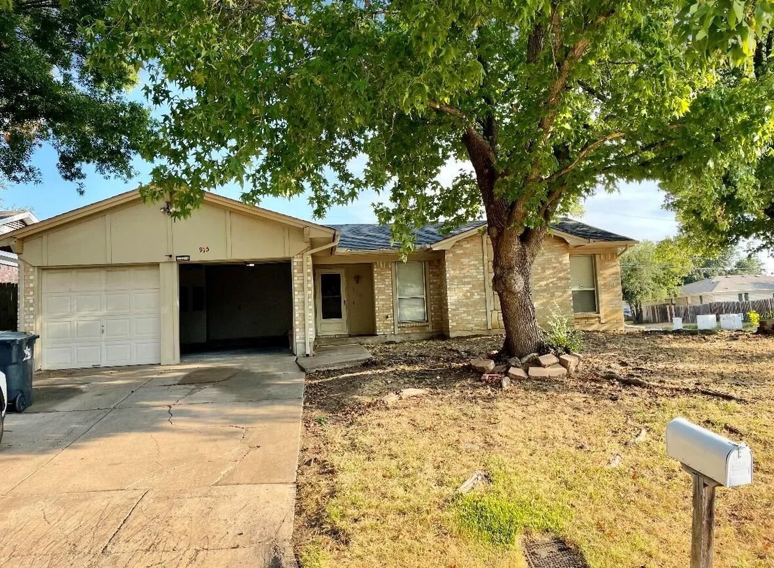 Photo of 915 Lemontree Drive