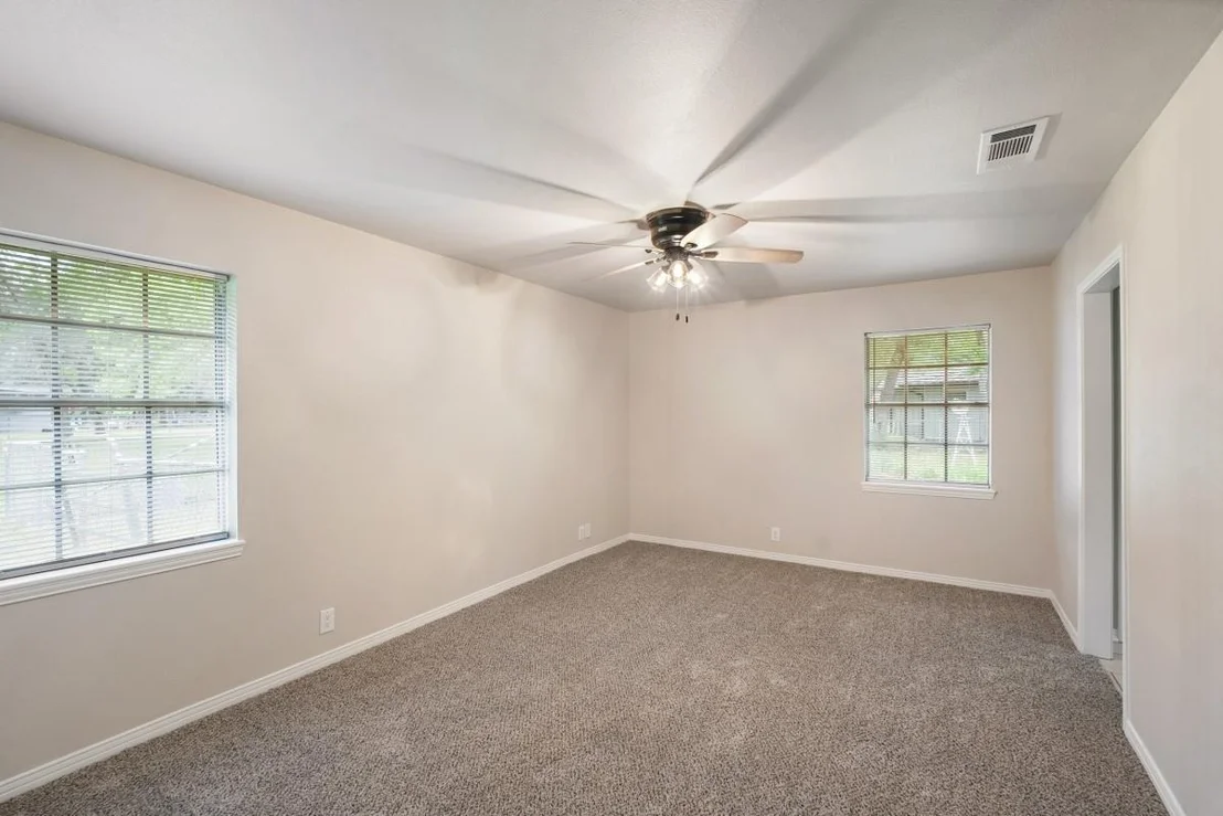 Photo of 1 Oakridge Circle