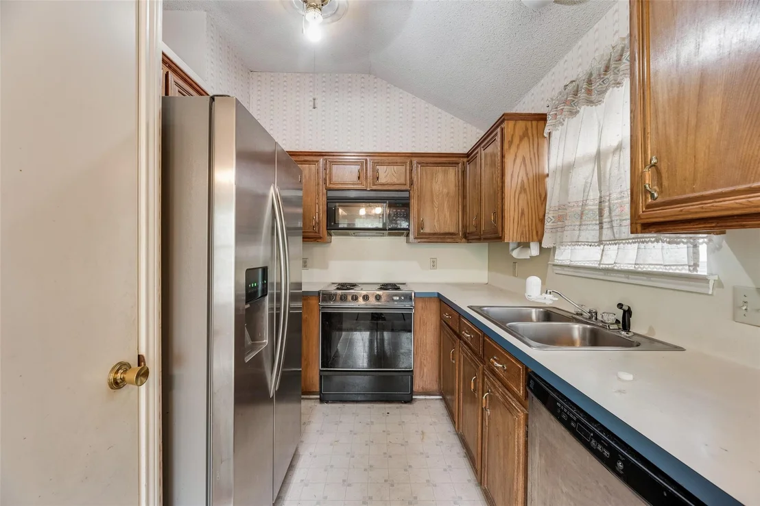 Photo of 6010 Maple Leaf Drive