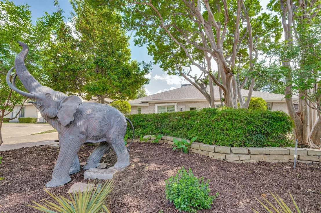 Photo of 5322 W Mockingbird Lane